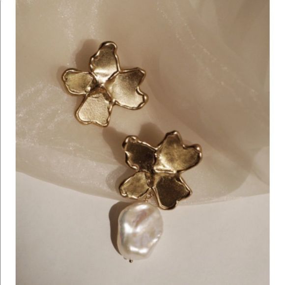Anthropologie Anita Berisha Gold Flower Petal Earrings NWT $190 - Picture 5 of 5